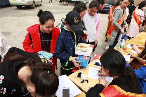 7.师生积极参加捐赠活动