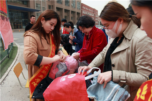 11.对捐赠物品进行分类整理