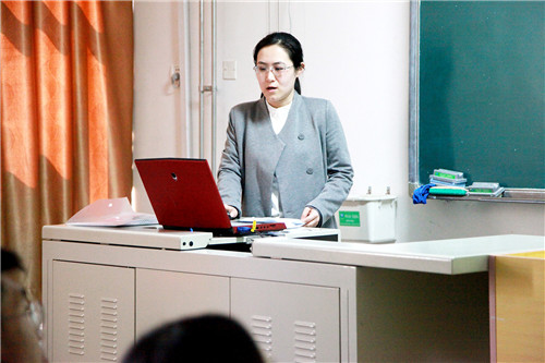 图 3  参赛选手信滢老师