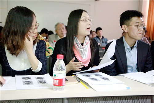 图 18 评委向参赛教师提问
