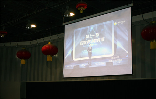 1.播放《同上一堂国家安全教育课》教育片