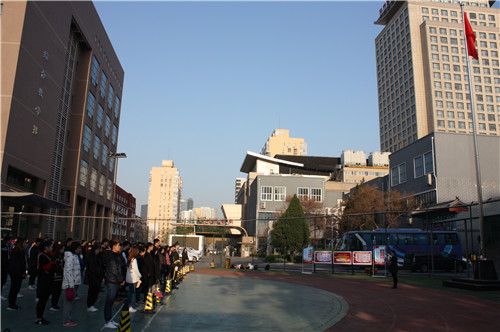 3.盛辉老师进行主持