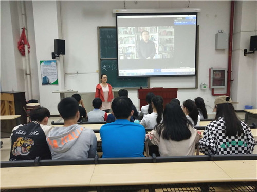 5曲艺系召开“预防校园欺凌，共建和谐校园”主题班会