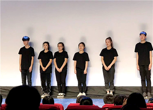 6参加演出的皮影大一学生