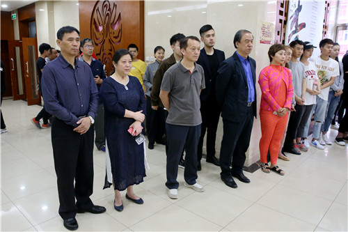 2文化局安监处调研员彭立波和我院领导参加开机仪式