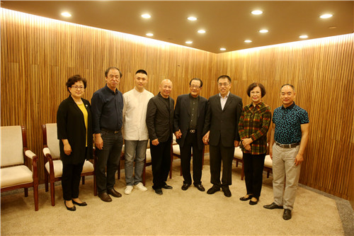 17演出前领导与艺术家们合影