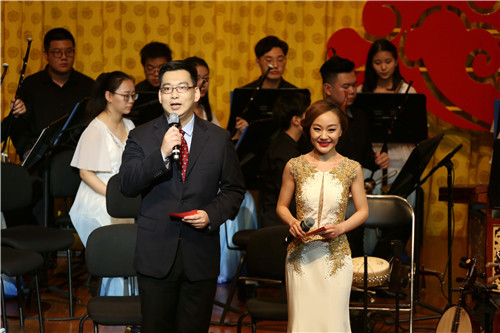 2主持人尚远、李洋