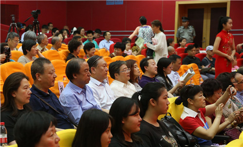 1出席庆祝活动的领导