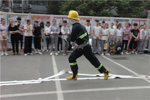 008微型消防站技能演示