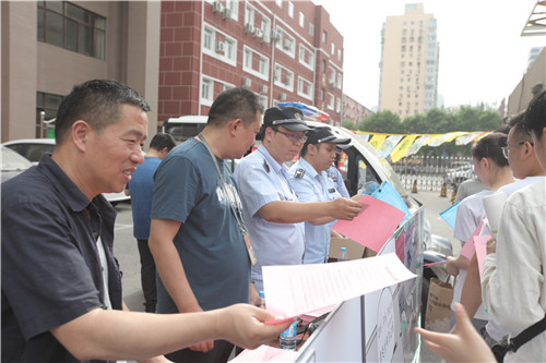 013安全宣传资料发放