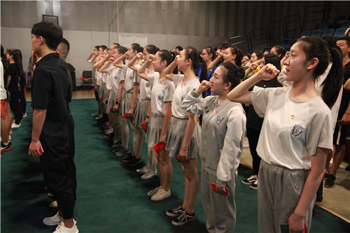 6.新团员集体宣誓