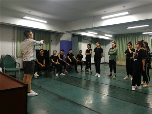 8。影视系台词课