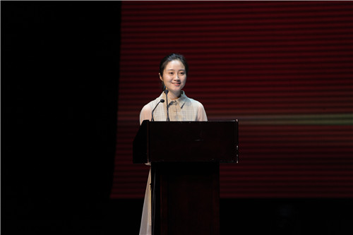 5毕业生代表地方戏曲系曲剧班赵梓晴同学发表毕业感言