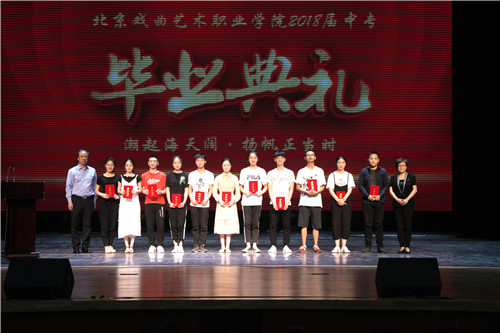 14院领导与优秀毕业生合影3