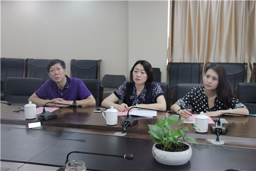 1海南艺校一行（校长张艳（中）、副校长邓群坚（左1）、办公室文秘王婉霖（右1）