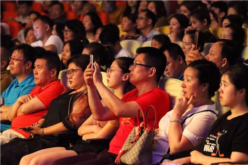 9音乐会现场观众