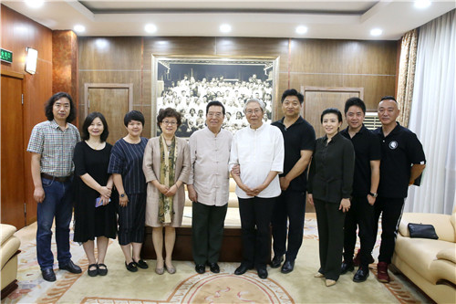 12党委副书记毕兆炜与李双江、付林合影