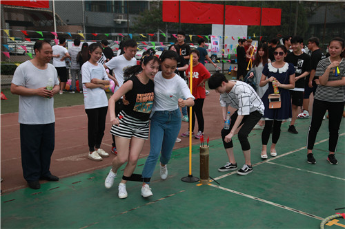 6.学生队投壶比赛