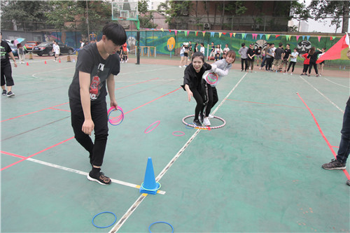 7.学生队投壶比赛