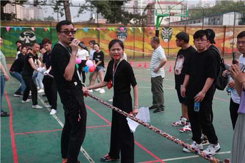 17.地方戏曲系拔河代表队