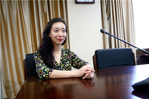 2舞蹈系副主任王峤峤向来宾介绍舞蹈系概况