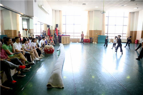 4北戏优秀青年教师俞辰曦展示高职现代舞基训课