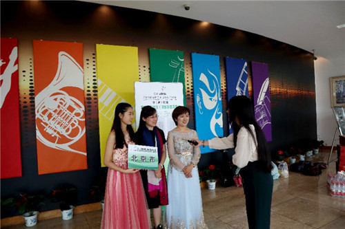 6记者采访我院获奖选手