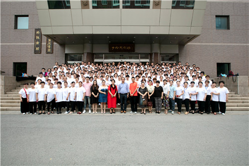 20领导与全体学员合影留念