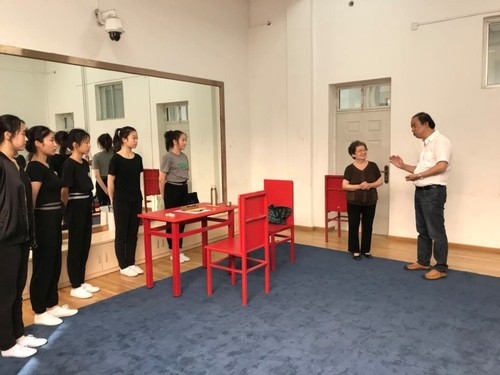 1刘侗院长检查专业课堂