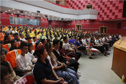 2.全体高职学生参加高职开学典礼