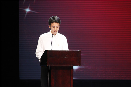 30.老生学生代表戴宏源发言