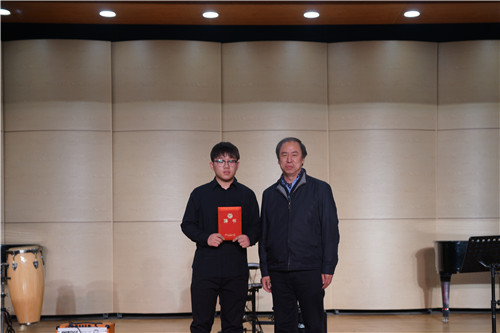 14院长刘侗为当选社长颁发聘书