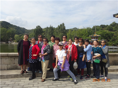 5.幼儿园老干部合影