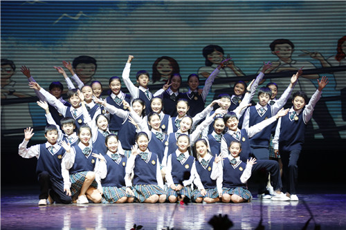 2-7民舞2018班《青春》