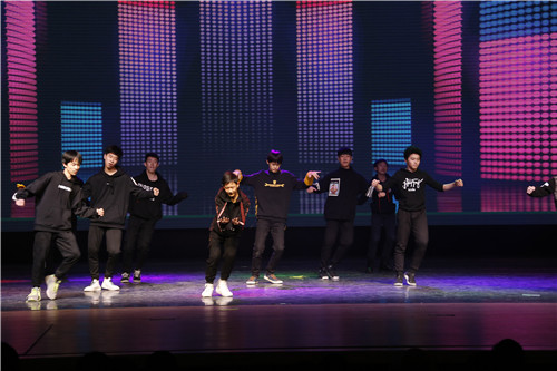 2-13民舞2016班《闪耀》