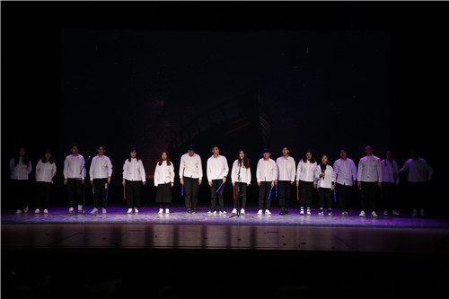 6舞美设计2018班 《仰望星空》