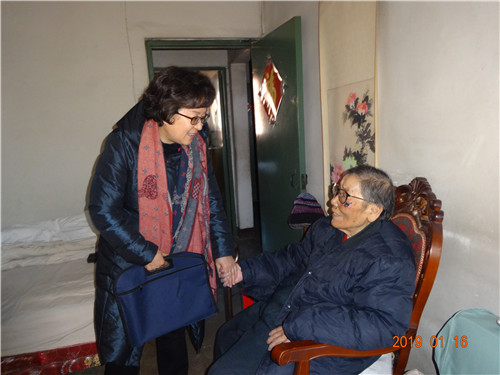 4党委副书记毕兆炜慰问离休干部郭大影老师