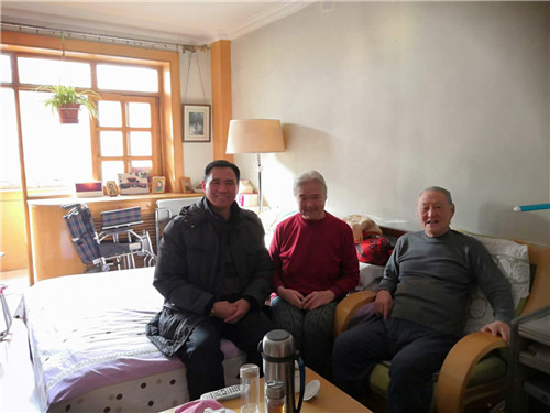 7副院长黄平慰问刘继昌老师夫妇