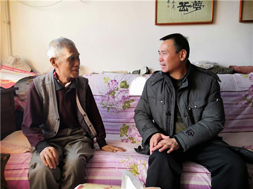 8副院长黄平慰问王宝君老师