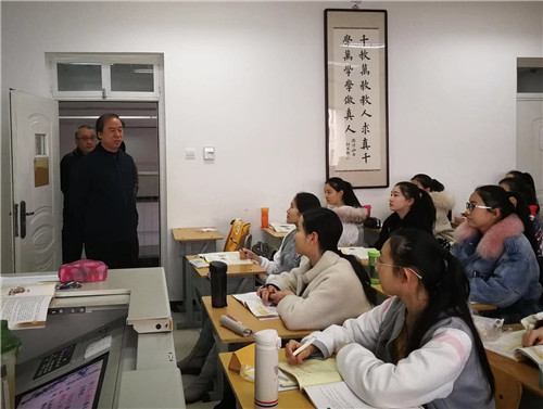 1刘侗院长鼓励文化课堂学生