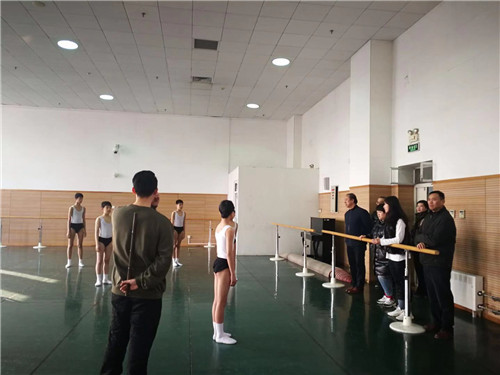 2院领导检查专业课堂