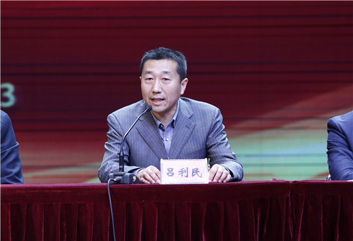 12中国评剧院党委书记吕利民发言