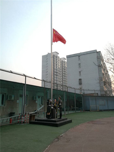 2、五星红旗冉冉升起