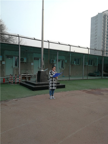 4、学生代表进行国旗下讲话