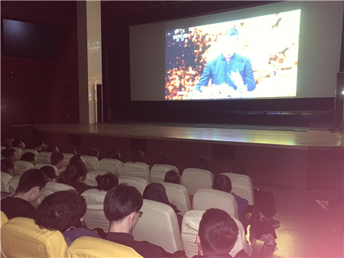 5、全体高职师生观看《感动中国2018颁奖典礼》