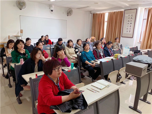 5老师们认真听讲