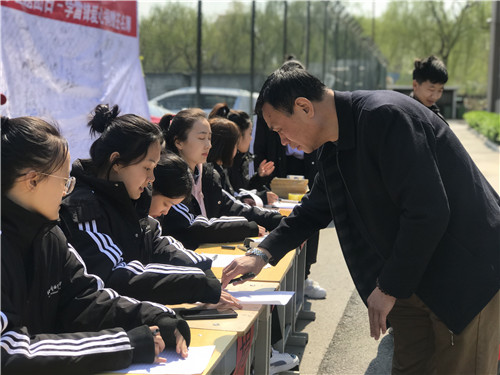 3黄平副院长参加捐赠活动