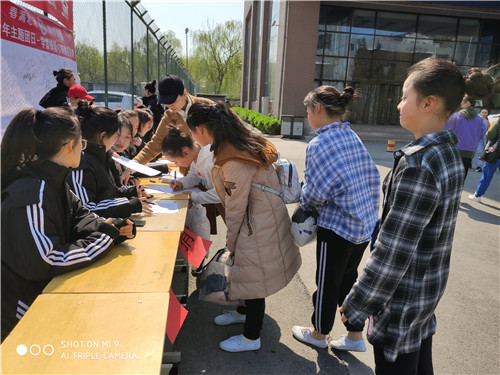 10学生会干部进行登记