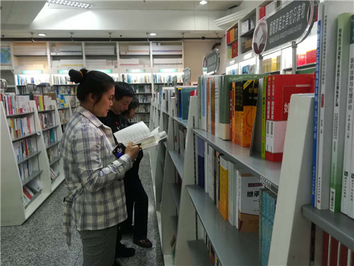 4支部党员个别赏读