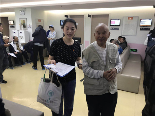 3张鹏老师服务老干部